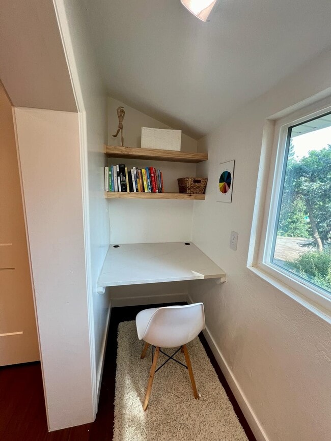 Building Photo - 6120 W Valley View Dr