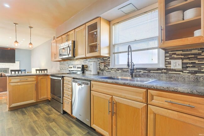 Building Photo - 19191 Palisade Ave