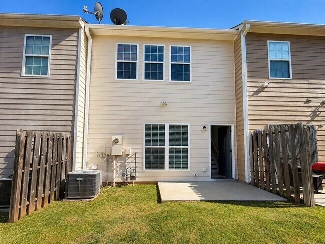 Building Photo - 2490 Emma Way NW