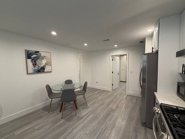 Building Photo - 3020 Normandie Ave