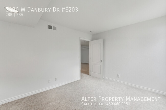 Building Photo - 3330 W Danbury Dr