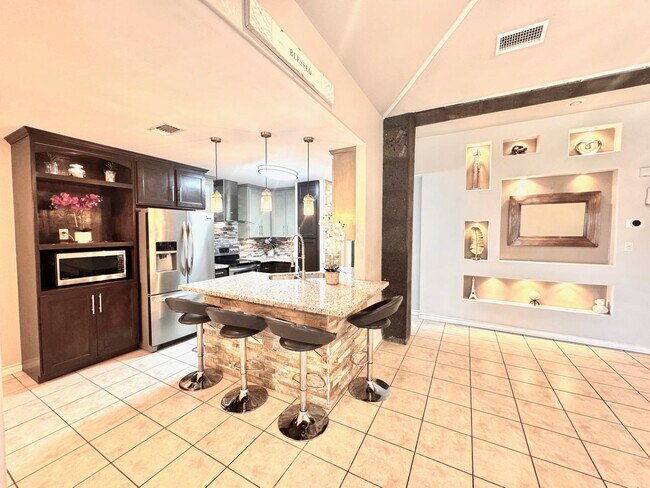 Building Photo - 1109 Sapphire St