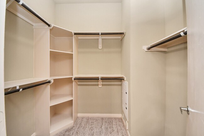 Building Photo - 5455 Richmond Ave.