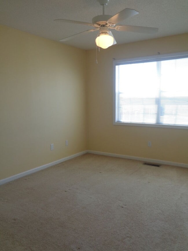 Building Photo - Wakefield Subdivision!!  END UNIT