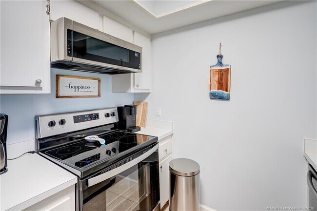 Building Photo - 40 NE Plantation Rd