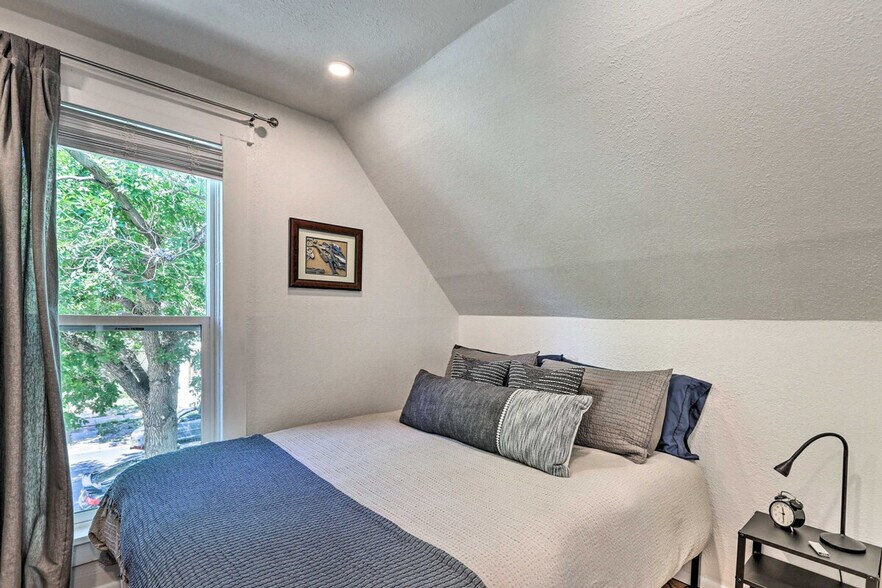 Building Photo - 420 Elati St