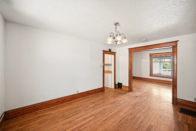 Building Photo - $2,895.95, with $200 Off Cleaning Voucher, 3 Beds - 2 Bath, Single Family Home in Denver with Was...