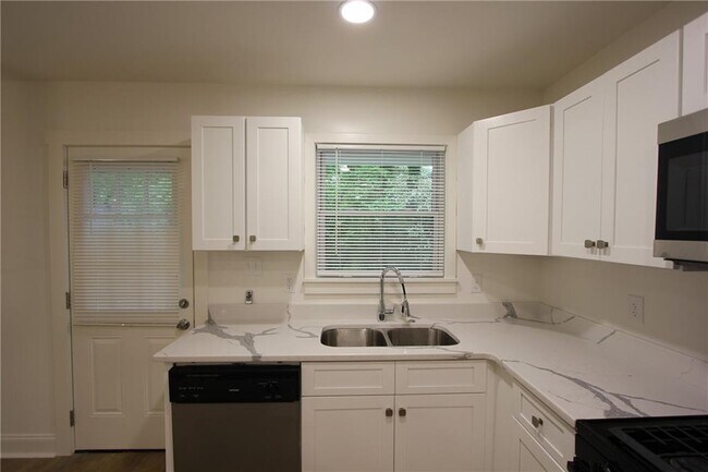 Building Photo - 3533 Larkspur Terrace