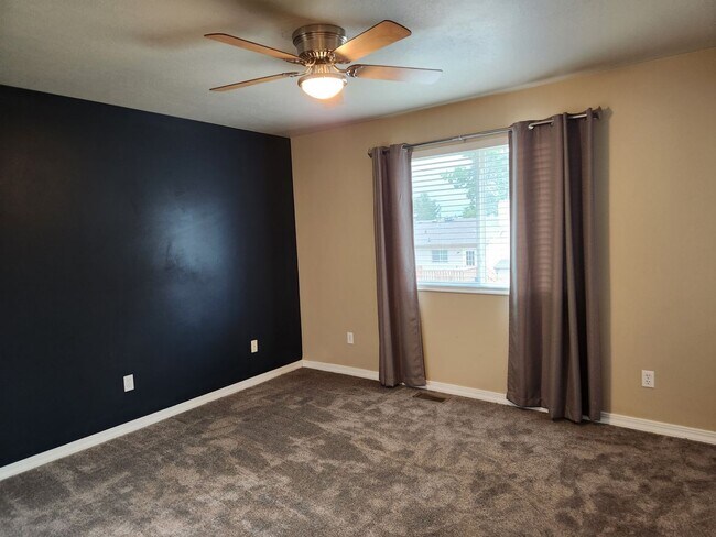 Building Photo - Great 5 Bed 3 Bath Remodeled Home