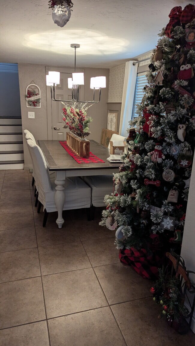 Building Photo - 385 E 2nd S St