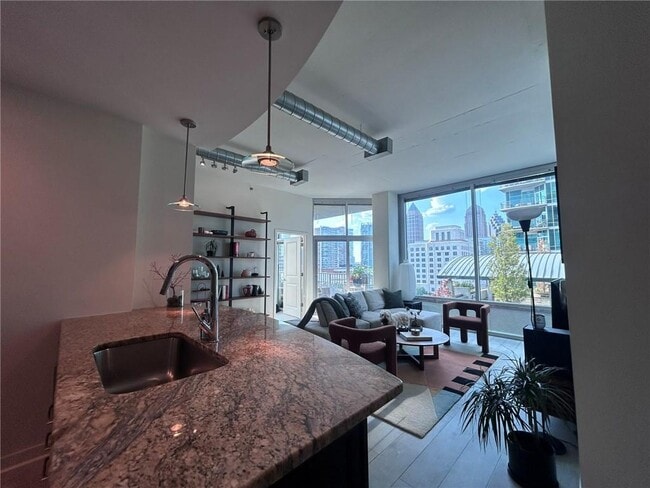 Building Photo - 923 Peachtree St NE