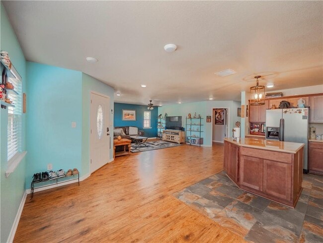 Building Photo - 691 Tamarack Dr