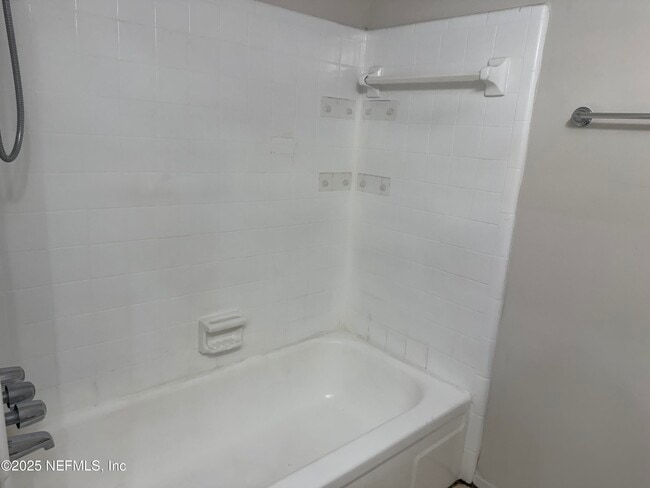 Building Photo - 2650 Sunrise Village Dr