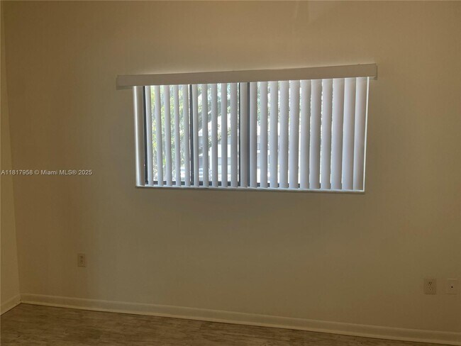 Building Photo - 2550 SW 18th Terrace