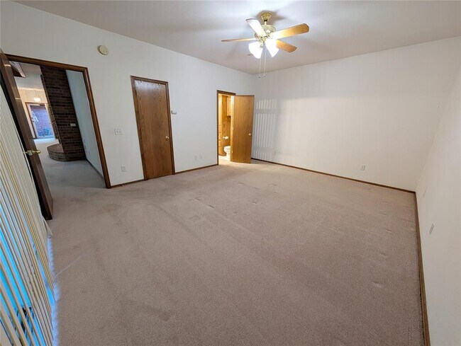 Building Photo - 12327 Greenlea Chase W