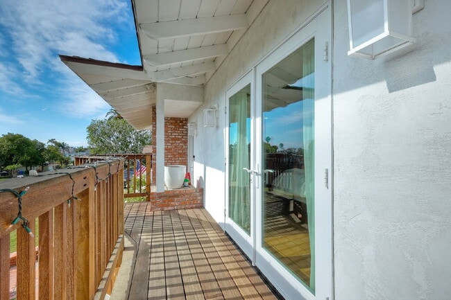 Building Photo - "Charming Coastal Retreat: 3-Bedroom Sanctuary on Agate Street, San Diego"