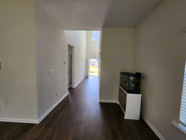 Building Photo - 285 Holly Forest Dr