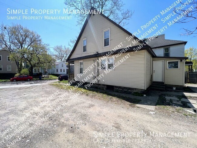 Building Photo - 851 Dayton St SW