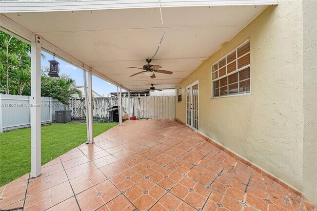 Building Photo - 1054 SW 124th Ct