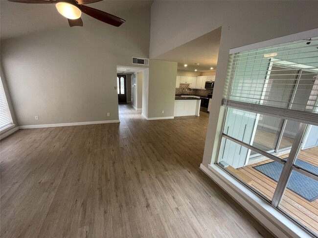 Building Photo - 12841 Orion Ct