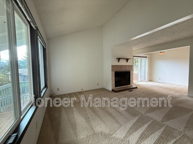Building Photo - 1415 E 38th Ave
