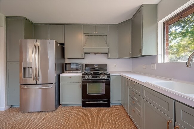 Building Photo - 810 Richvale Ln