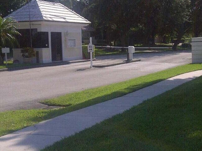 Building Photo - 3500 Whitehall Dr