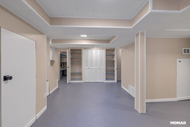 Building Photo - 3 Bedroom Completely Remodeled Single Fami...
