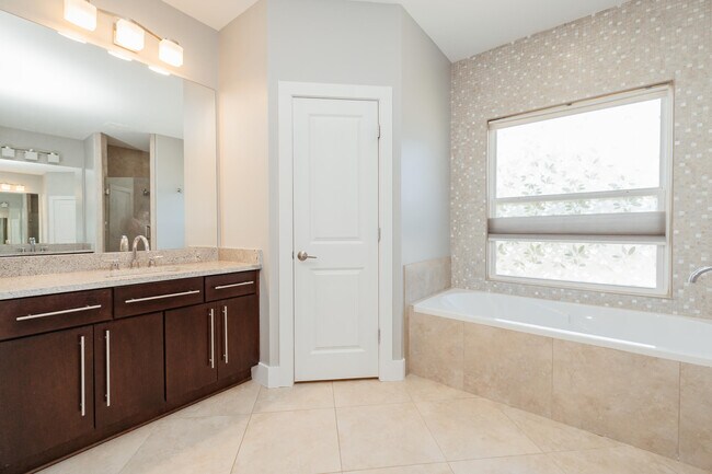 Building Photo - 133 Alicia Dr