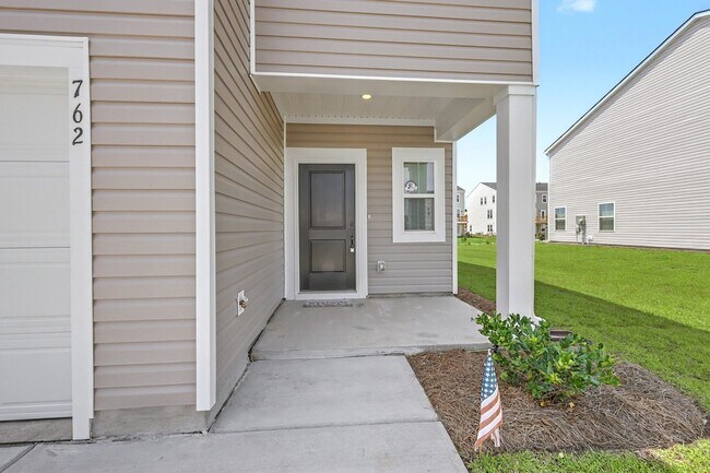 Building Photo - 762 Ridgley Dr