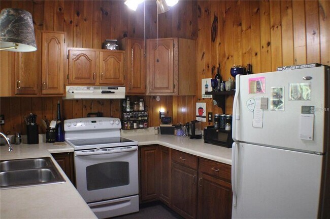 Building Photo - 3045 Yorkshire Dr