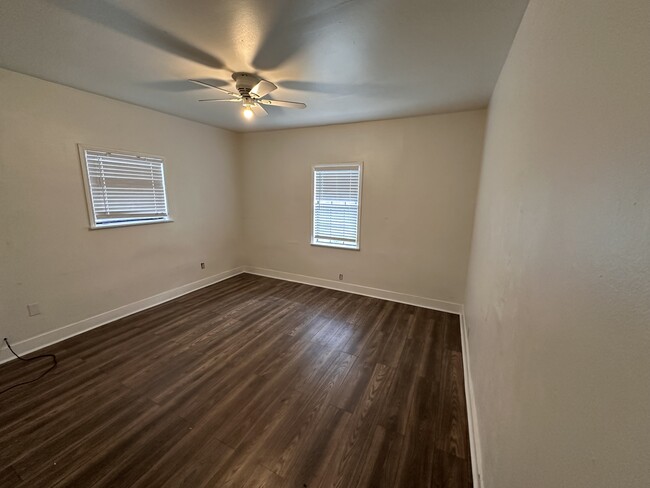 2nd Bedroom entry - 732 W Clarendon Dr