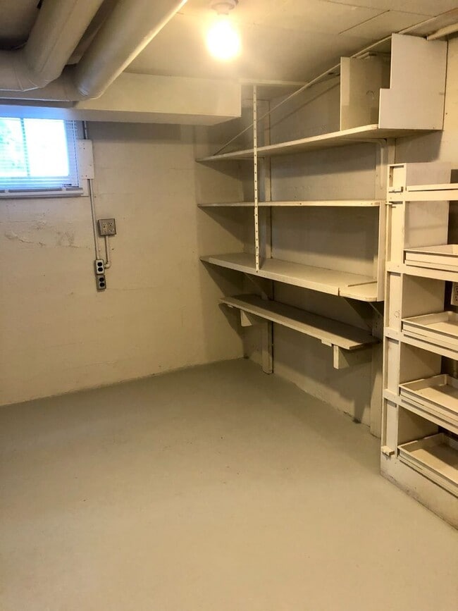 Building Photo - Home in Bremerton.