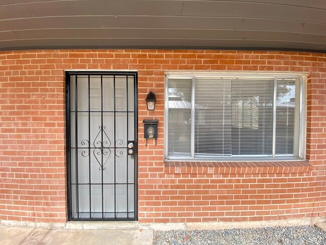 Building Photo - Newly Renovated Spacious 1 Bedroom with Vi...