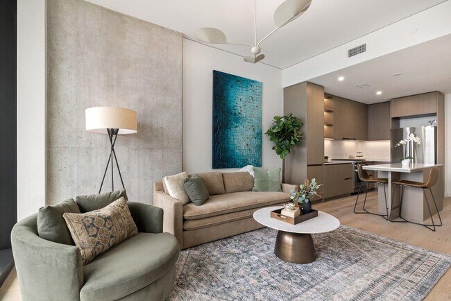 Building Photo - 610 Davis St