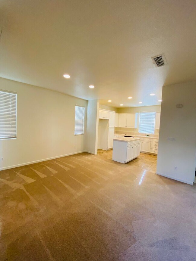 Building Photo - Westlake Winner... Walk to Parks & Schools 3 Bedroom 2.5 Baths