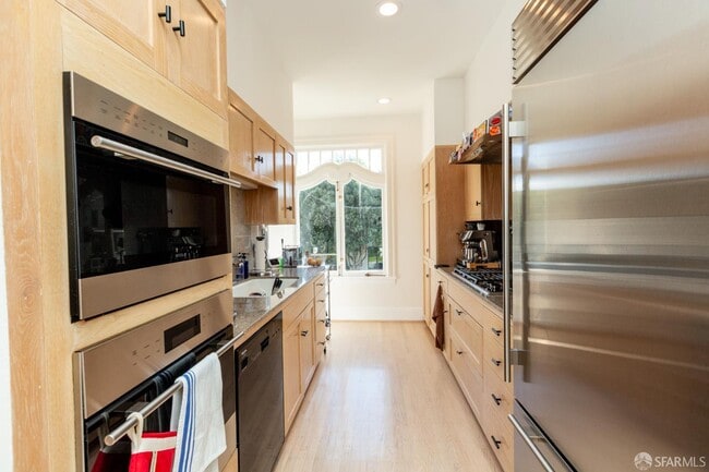 Building Photo - 95 26th Ave