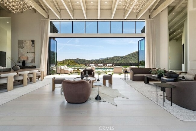 Building Photo - 3121 Old Topanga Canyon Rd