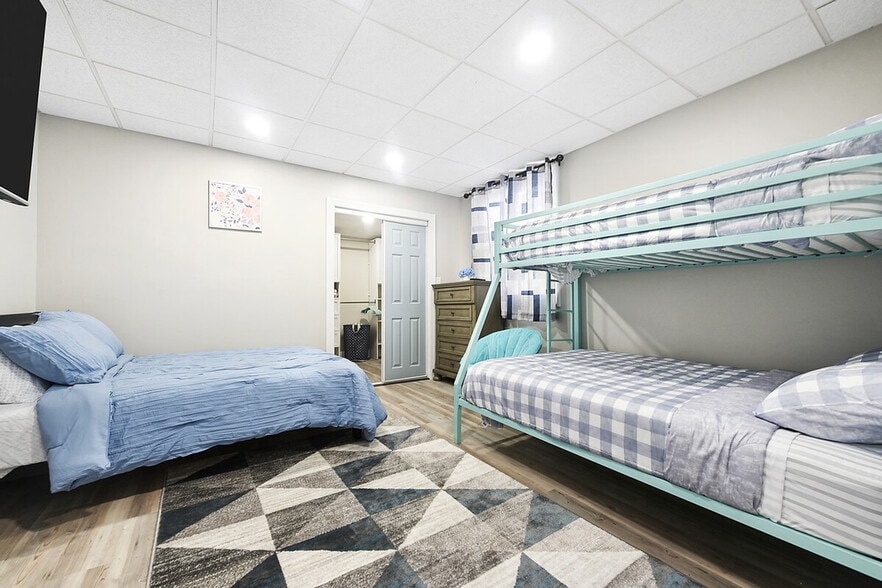 Building Photo - 444 Oneida St