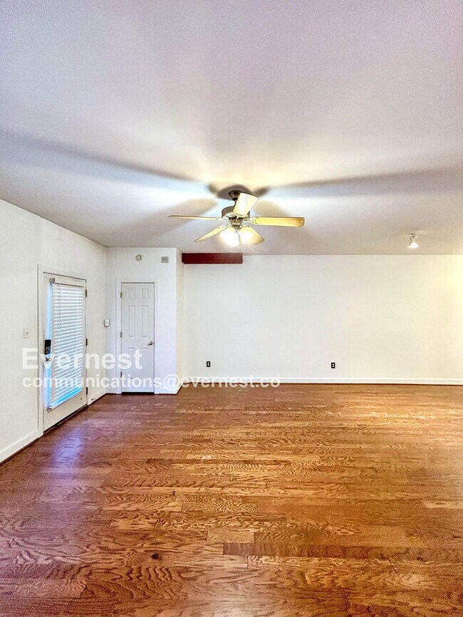 Building Photo - 215 N 19th St