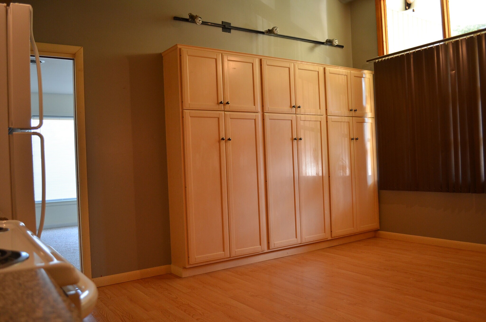 Building Photo - 8074 Rolling Hills Dr