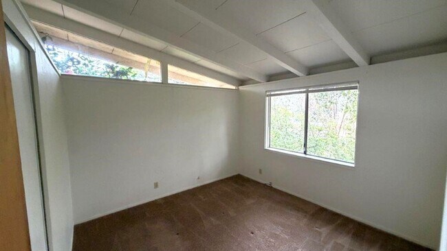 Building Photo - Martinez! 3 bedroom 1 bath Single family home!