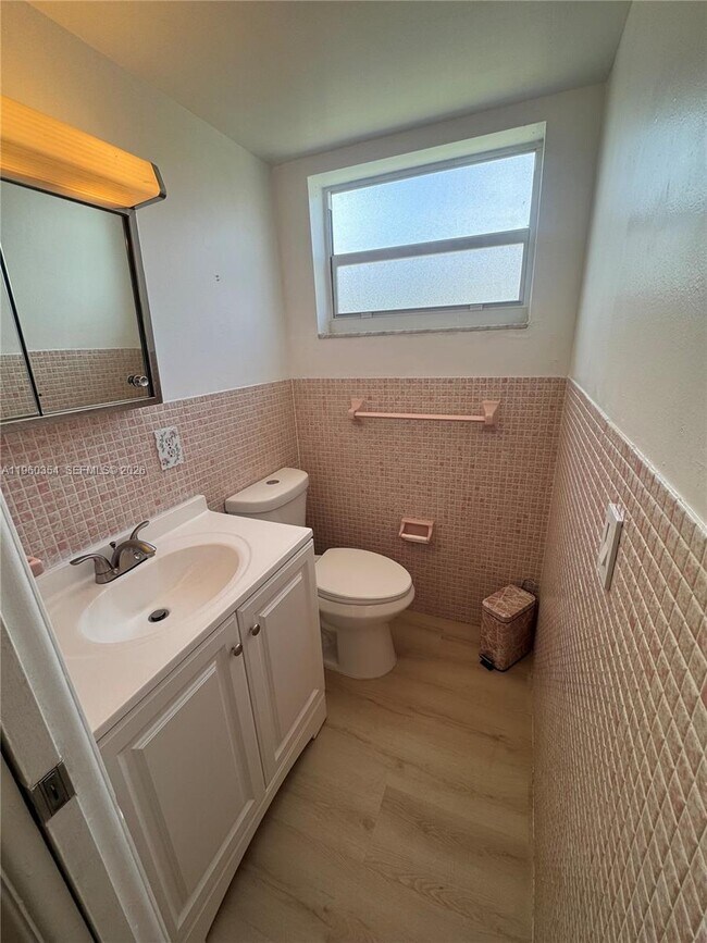 Building Photo - 20320 NE 2nd Ave