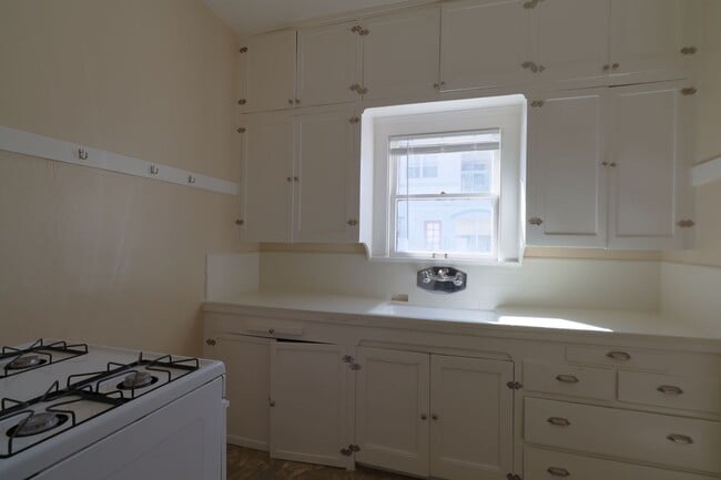 Building Photo - 1 month free rent move in promotion! VINTA...