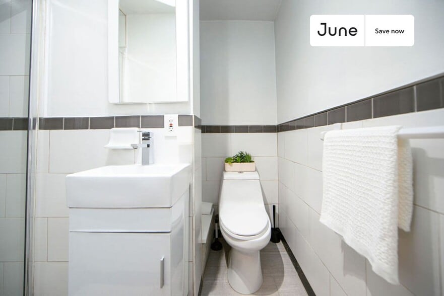 Building Photo - 534 E 14th St