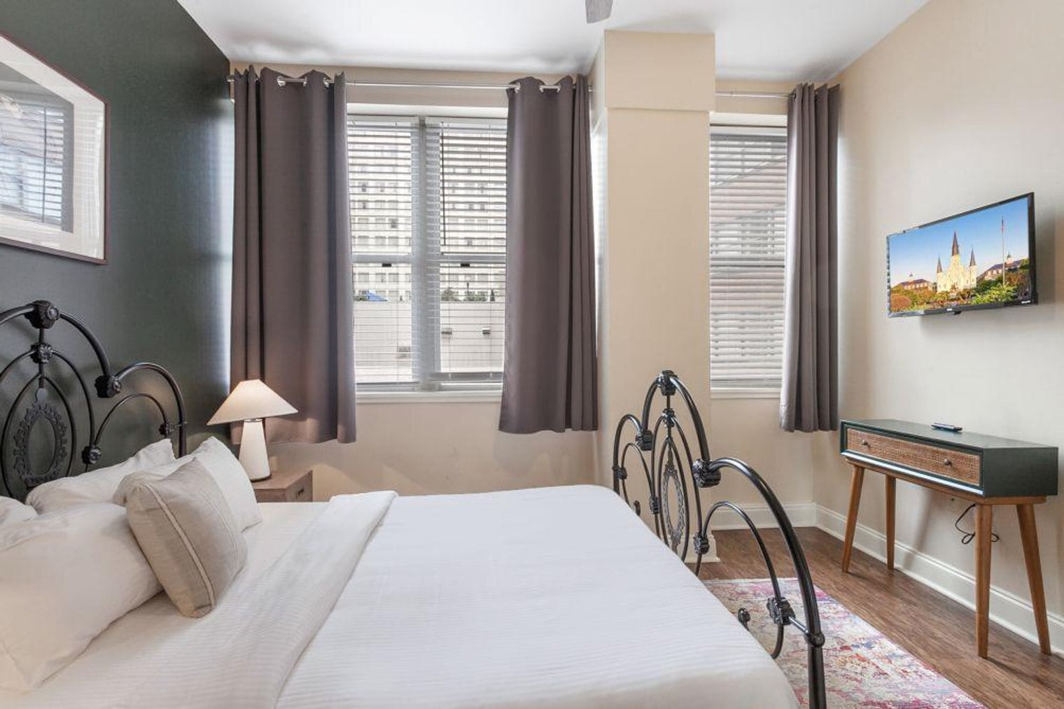 Building Photo - 925 Common St