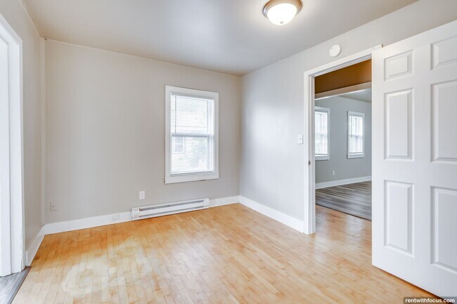 Building Photo - 210 Doty St