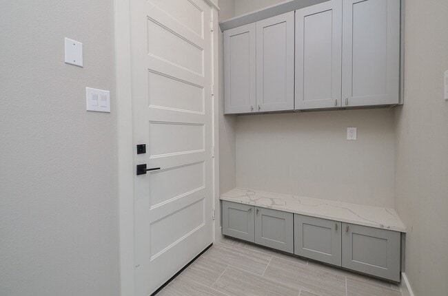 Building Photo - 18526 Bridgeway Ln