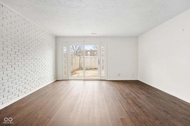 Building Photo - 7488 Countrybrook Dr