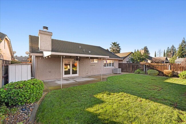 Building Photo - Lovely 3 Bedroom/2 Bath Home Located in Lodi Ca